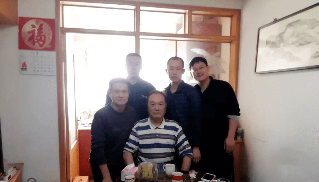 莫子老师与本门恩师王鲁东合影。